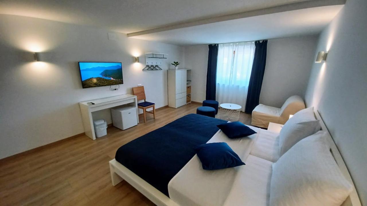 Amaryllis Residence, Apartment Diana & Deluxe Rooms With Shared Kitchen เวลิโลชิน ภายนอก รูปภาพ