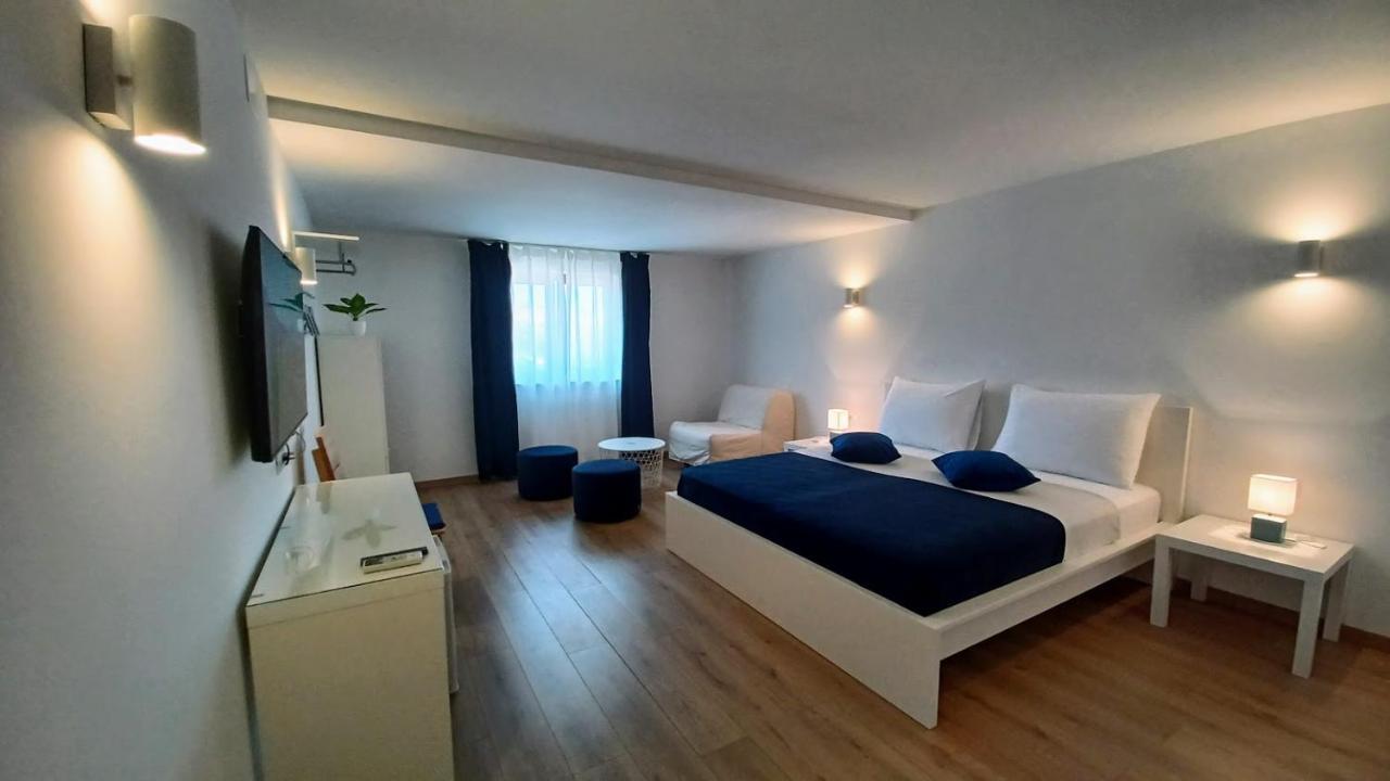 Amaryllis Residence, Apartment Diana & Deluxe Rooms With Shared Kitchen เวลิโลชิน ภายนอก รูปภาพ