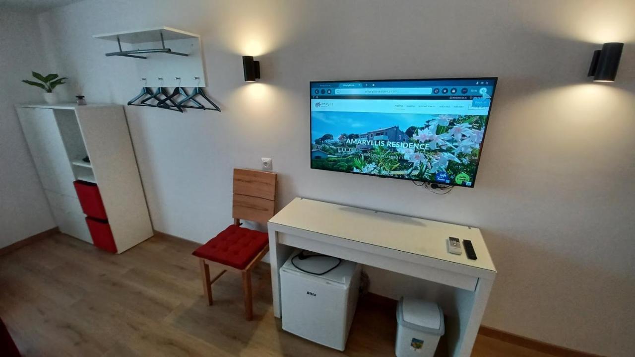 Amaryllis Residence, Apartment Diana & Deluxe Rooms With Shared Kitchen เวลิโลชิน ภายนอก รูปภาพ