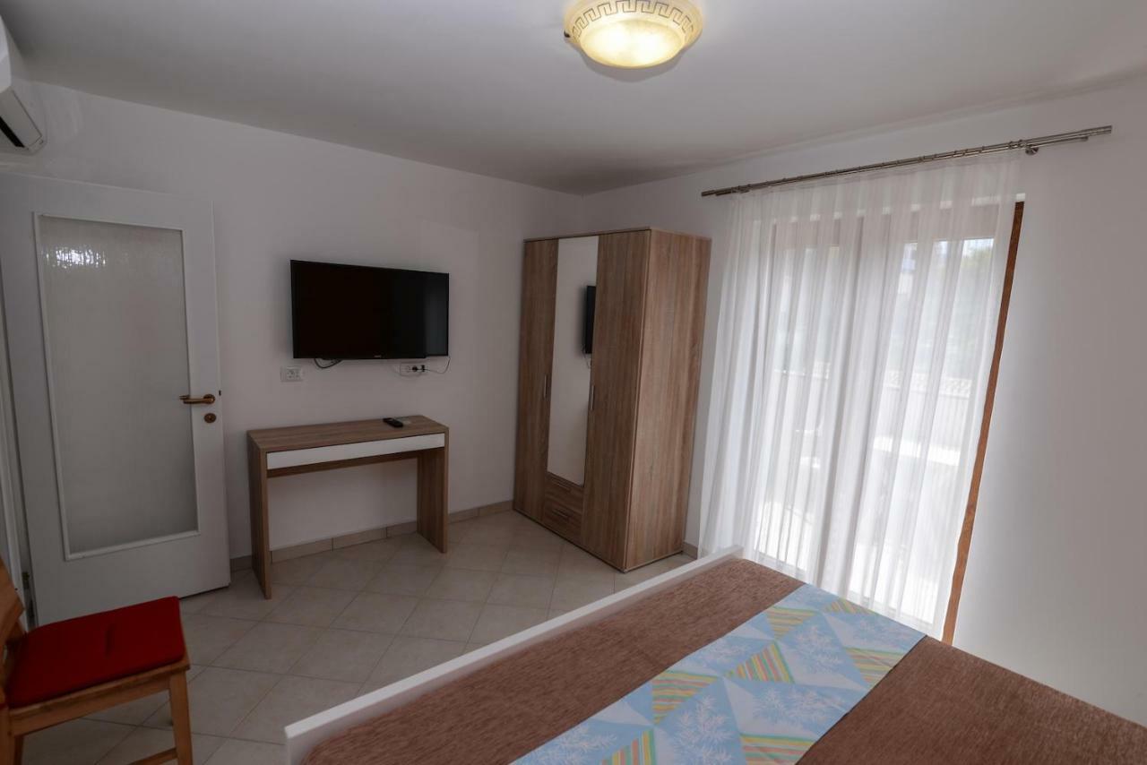 Amaryllis Residence, Apartment Diana & Deluxe Rooms With Shared Kitchen เวลิโลชิน ภายนอก รูปภาพ